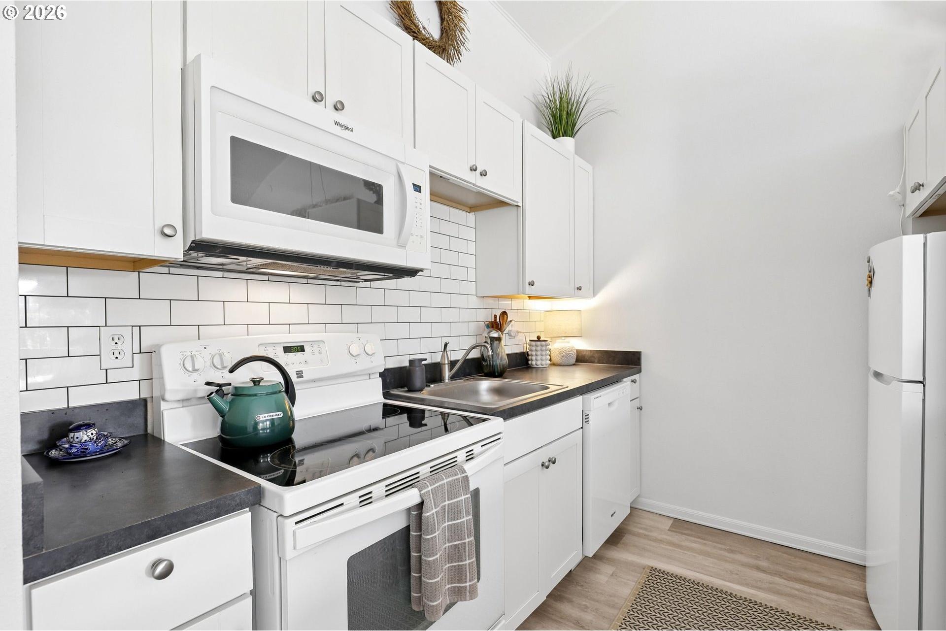 7726 Southwest Barnes Road, Unit B Portland, OR 97225 - Photo 15 of 31 Gallery Image 15