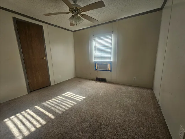 a view of empty room with window