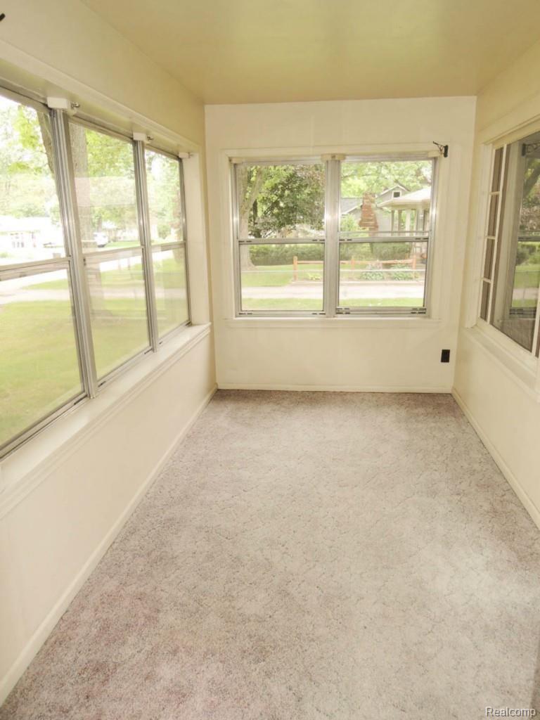 4296 Marcus Road Waterford, MI 48329 - Photo 28 of 42 BuiltinPorch1.jpg