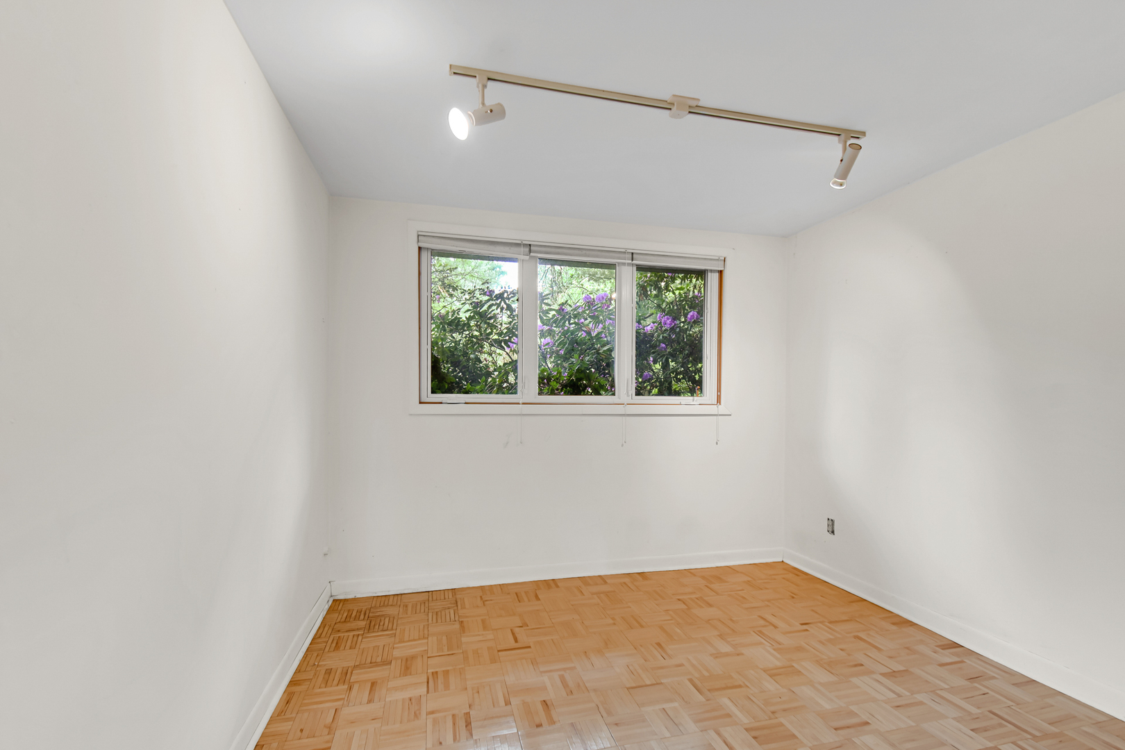 4112 Sunset Road Matteson, IL 60443 - Photo 17 of 28 a view of an empty room with a window