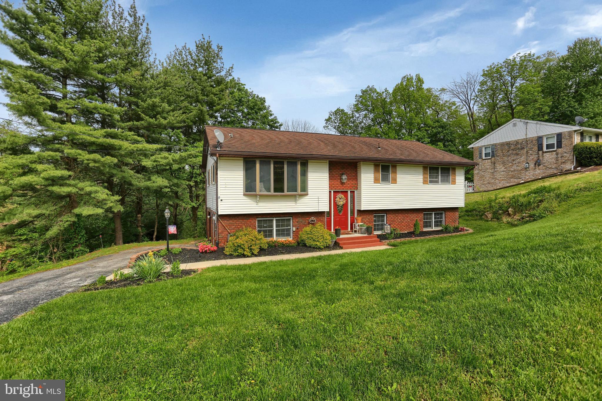 1659 Randow Road York, PA 17403 - Photo 2 of 36 Gallery Image 2