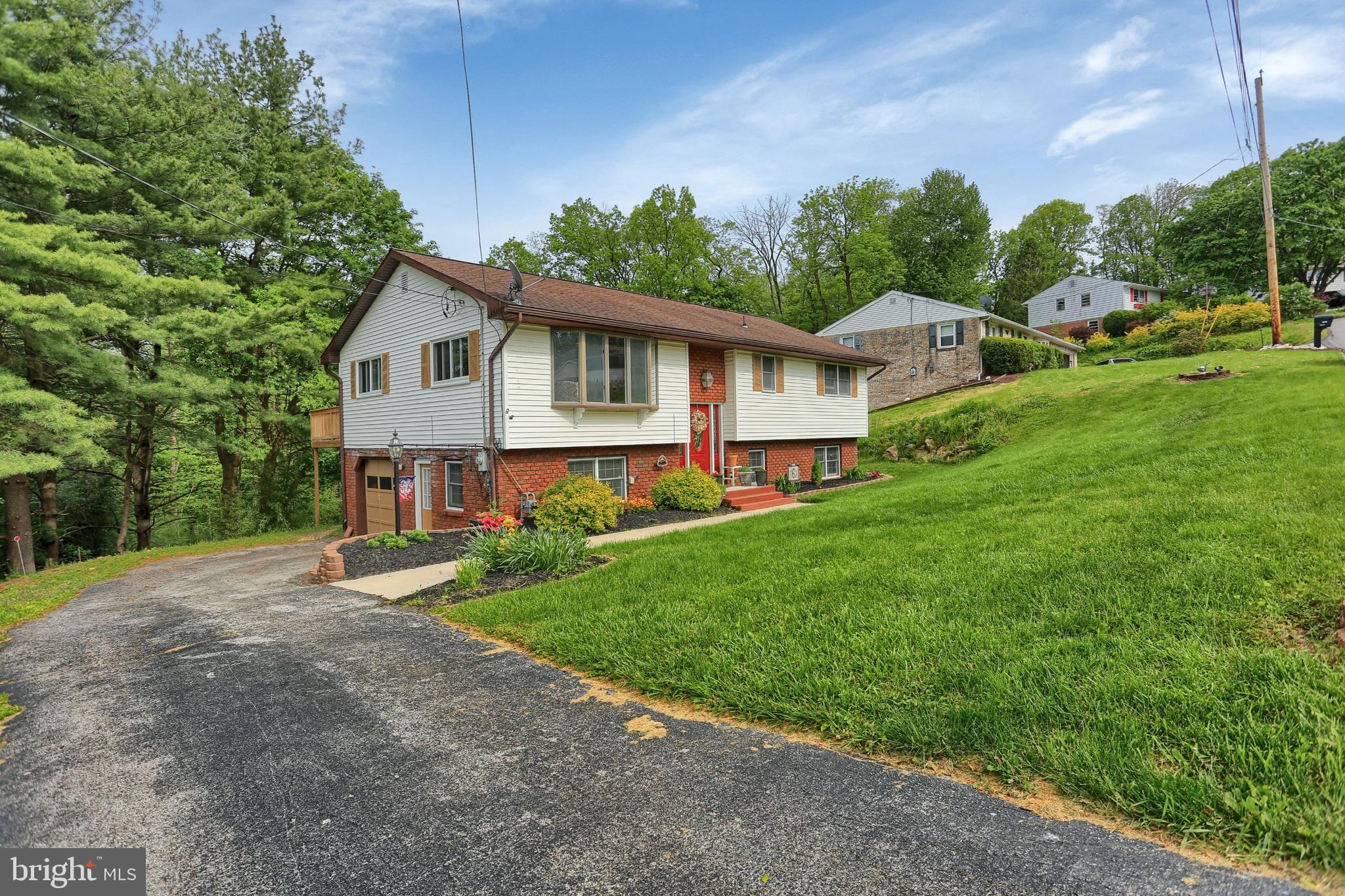 1659 Randow Road York, PA 17403 - Photo 3 of 36 Gallery Image 3
