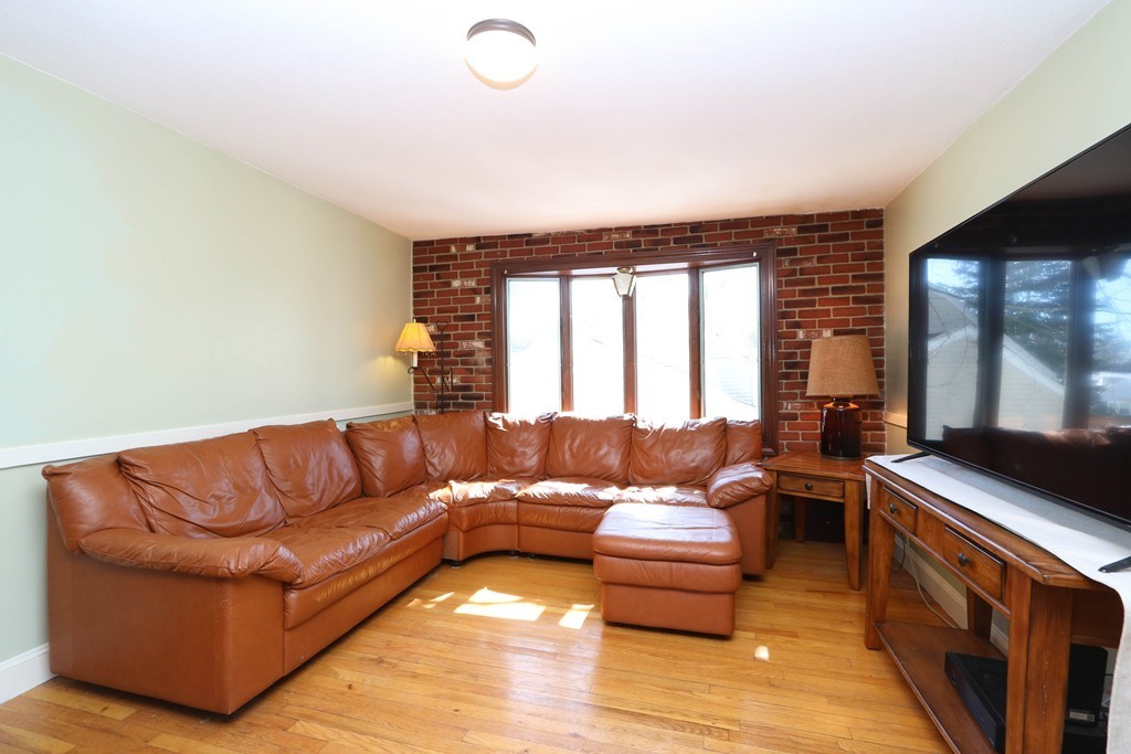 36 Cleveland Road Waltham, MA 02453 - Photo 5 of 14 Gallery Image 5