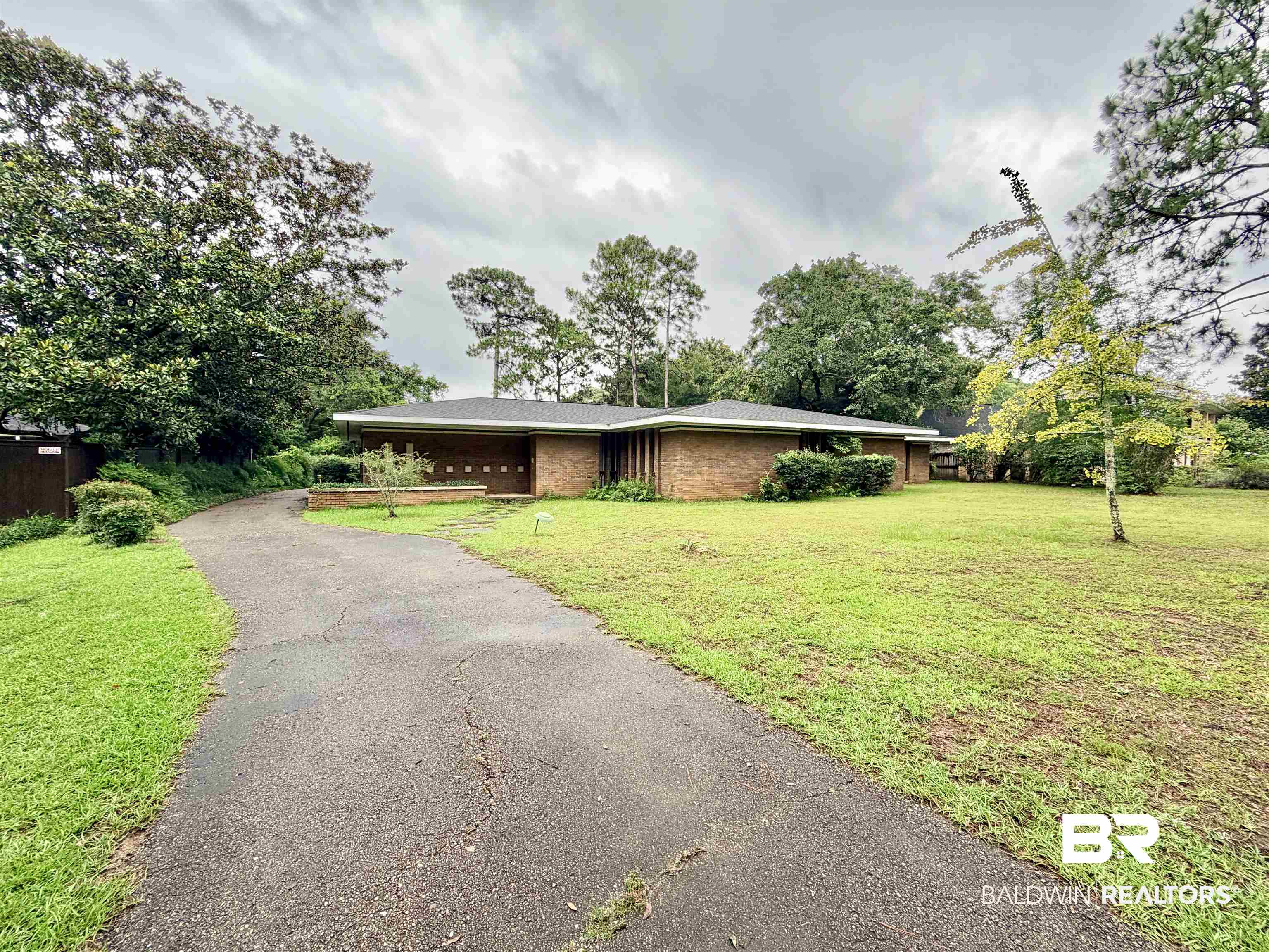 605 East Cumberland Road Mobile, AL 36608 - Photo 8 of 87