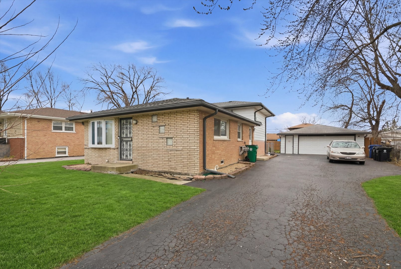 7705 80th Place Bridgeview, IL 60455 - Photo 1 of 29