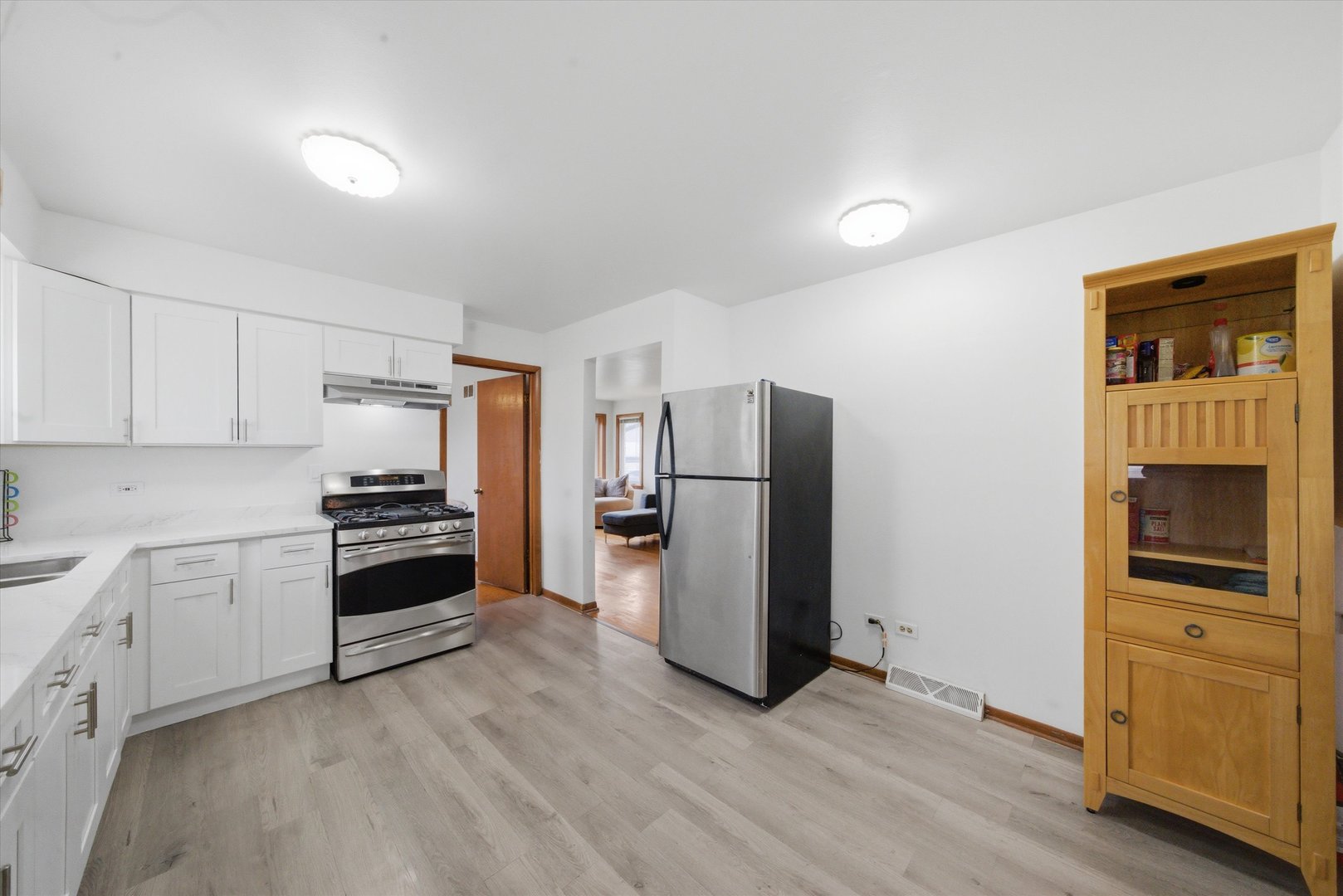 7705 80th Place Bridgeview, IL 60455 - Photo 11 of 29