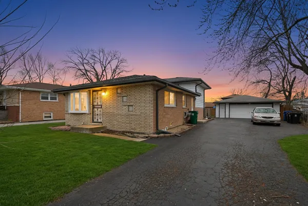 $290,000 | 7705 80th Place, Bridgeview, IL 60455