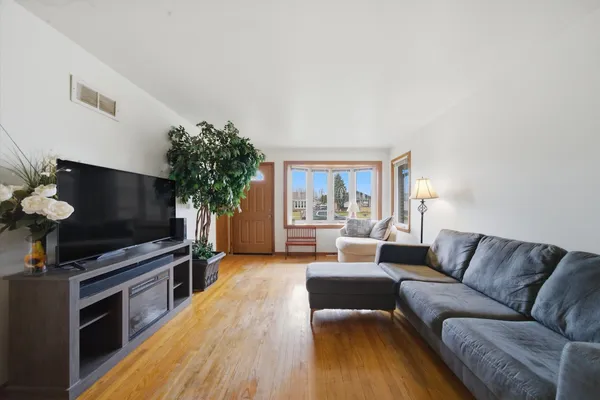 $290,000 | 7705 80th Place, Bridgeview, IL 60455