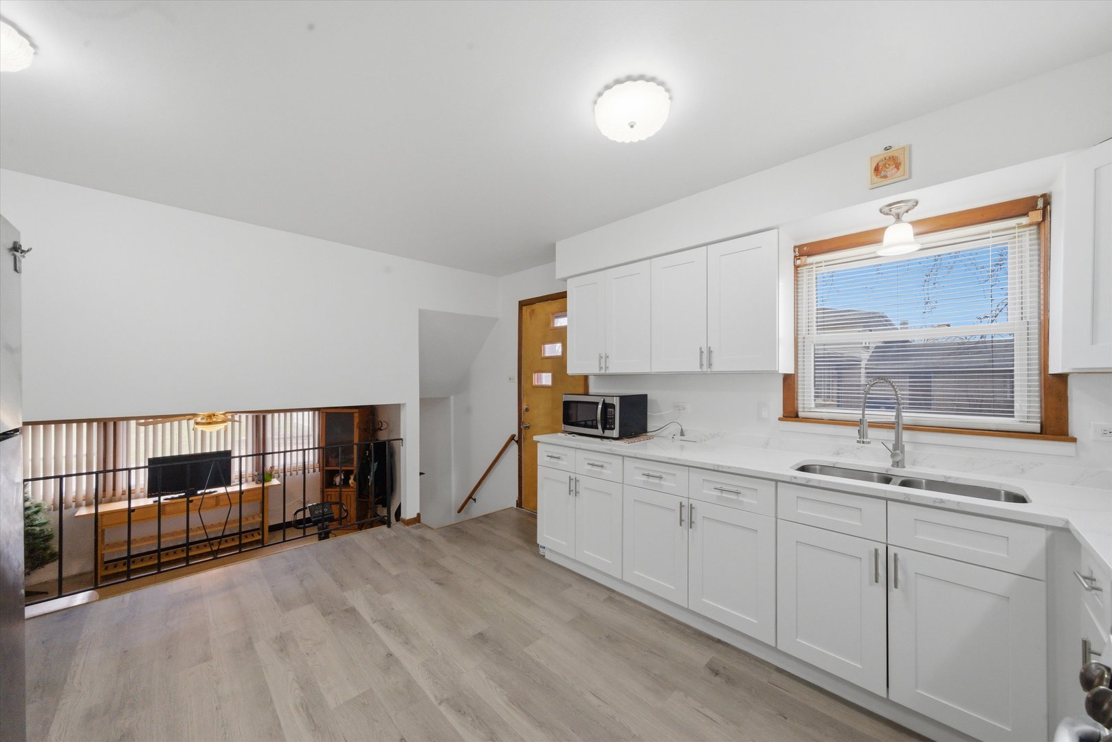 7705 80th Place Bridgeview, IL 60455 - Photo 9 of 29