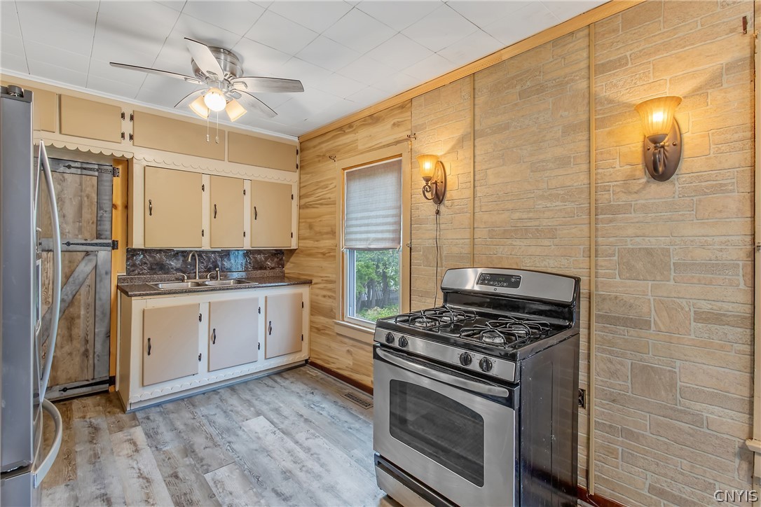 501 Buffalo Street Fulton, NY 13069 - Photo 12 of 31