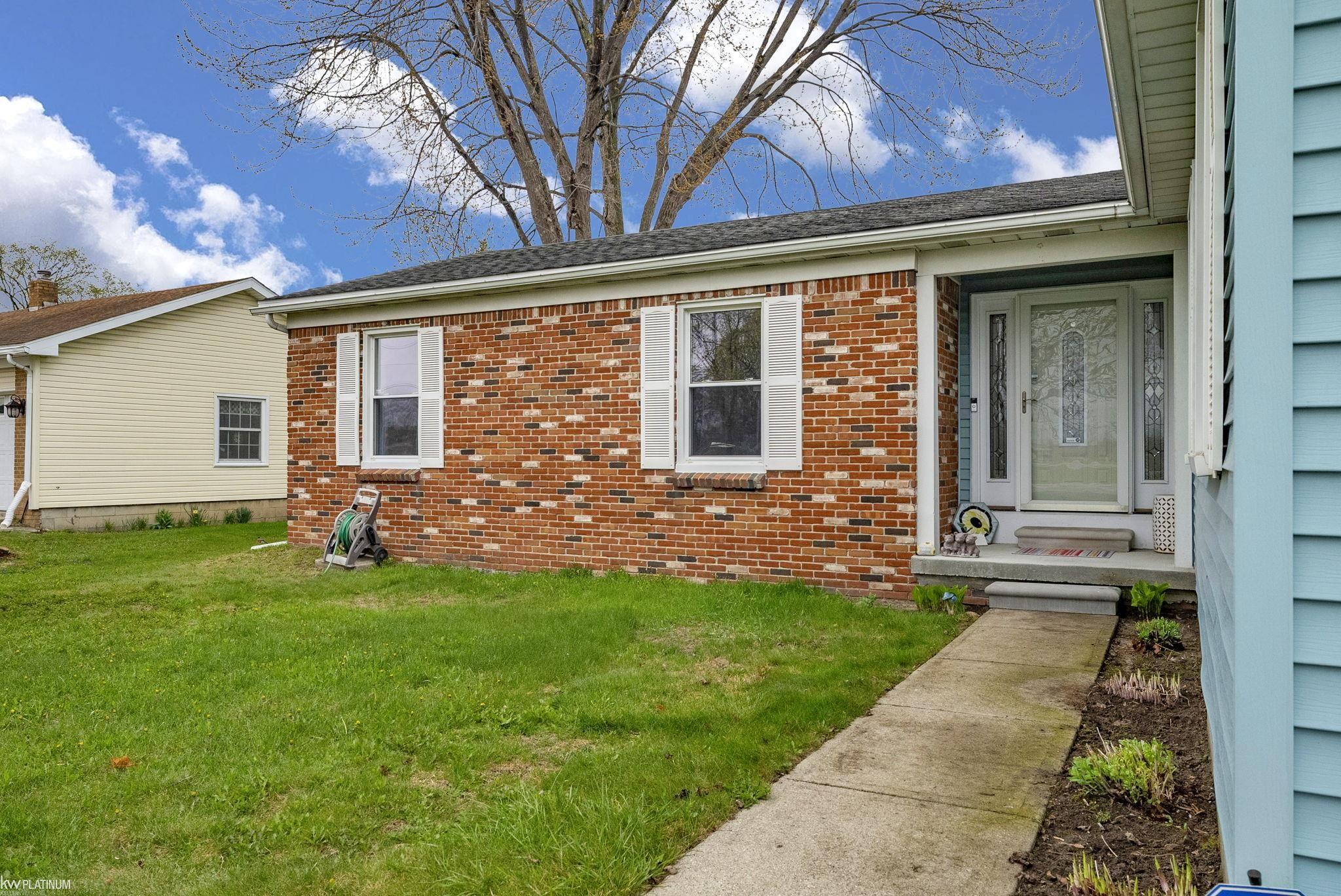 721 Range Road Marysville, MI 48040 - Photo 5 of 43 Gallery Image 5