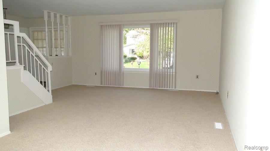 22528 Deerfield Road Novi, MI 48375 - Photo 3 of 14 Living Room