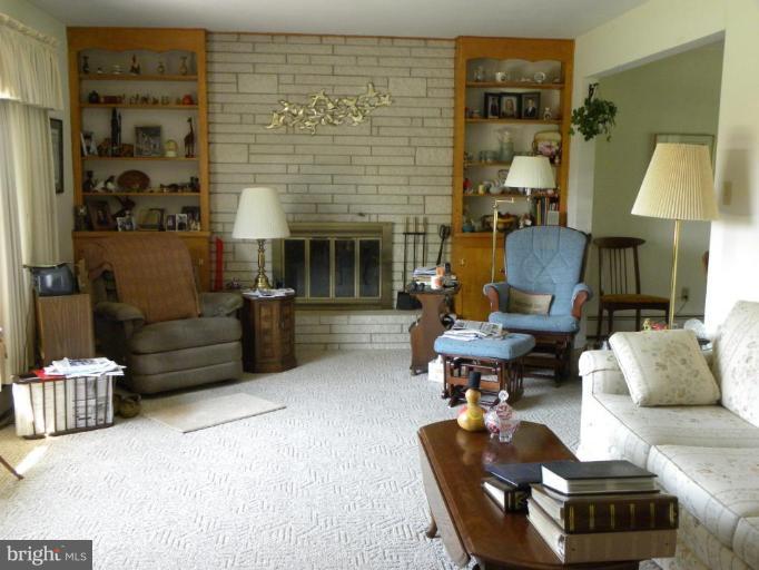 141 Greenleaf Road Chambersburg, PA 17202 - Photo 4 of 7 Living Room