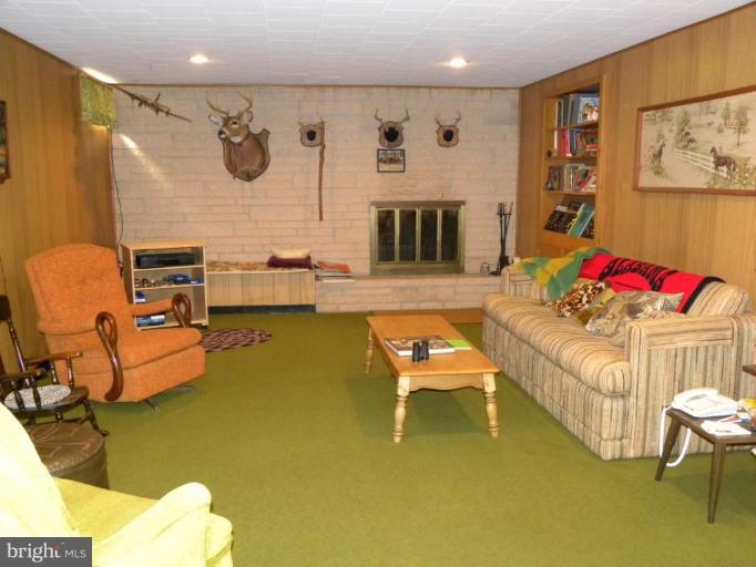 141 Greenleaf Road Chambersburg, PA 17202 - Photo 5 of 7 Family Room