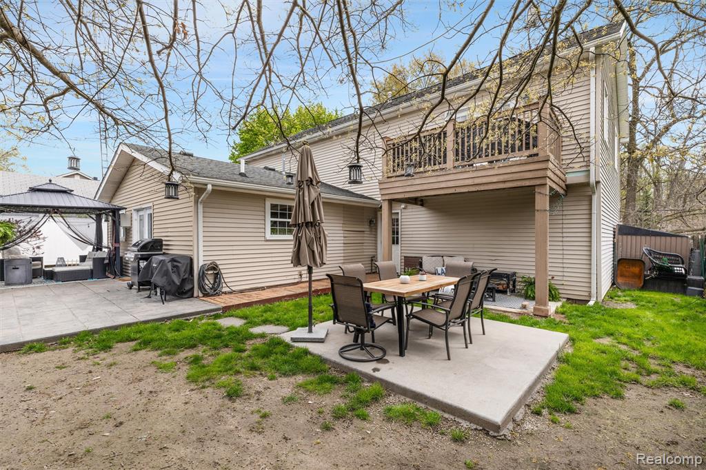 415 Leon Road Walled Lake, MI 48390 - Photo 38 of 48