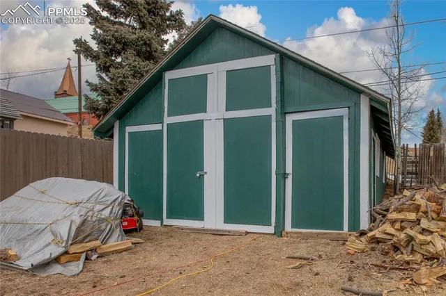 a view of backyard of house
