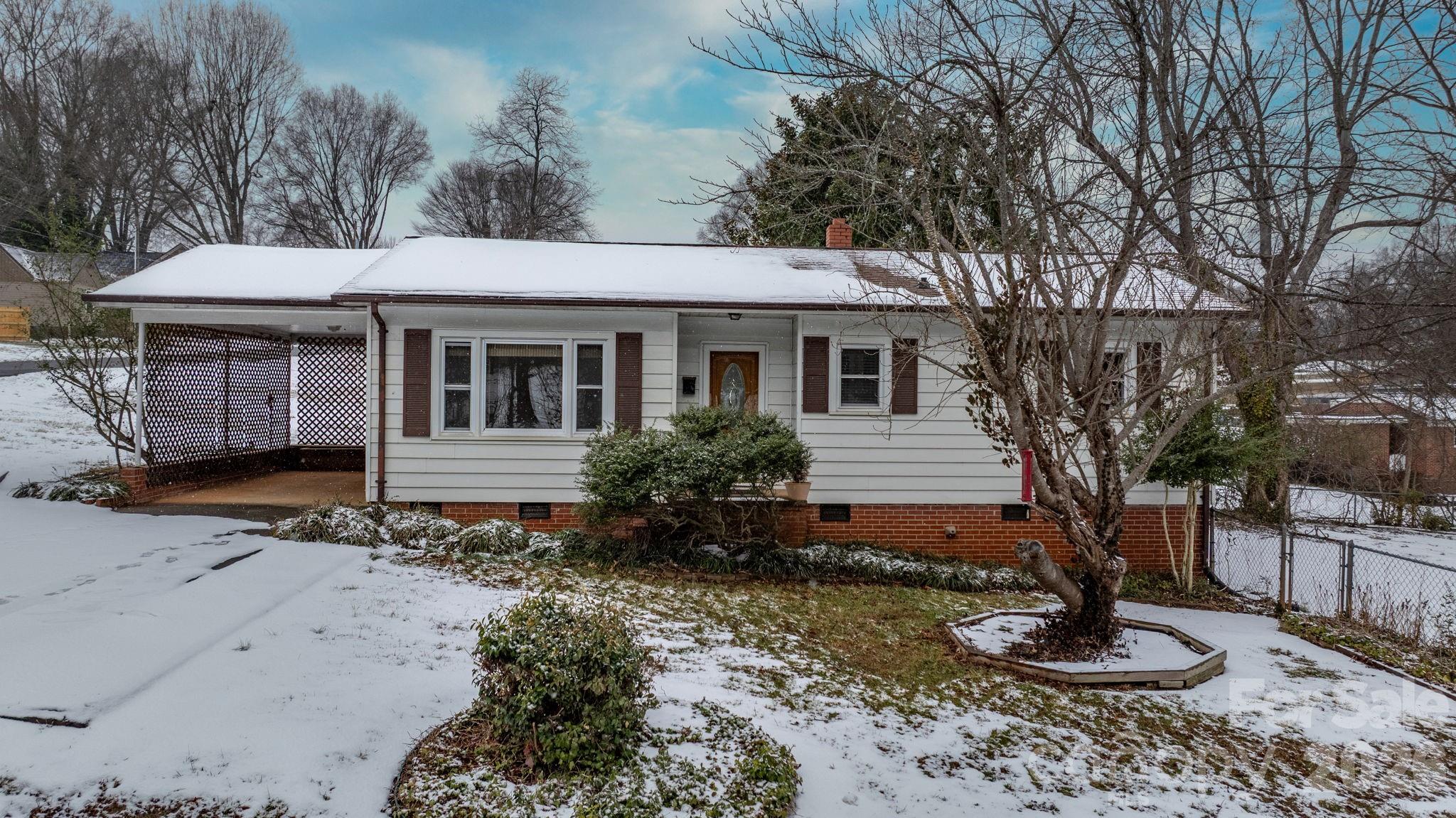 203 3rd Avenue Northeast Conover, NC 28613 - Photo 4 of 30 a view of a house with backyard and garden
