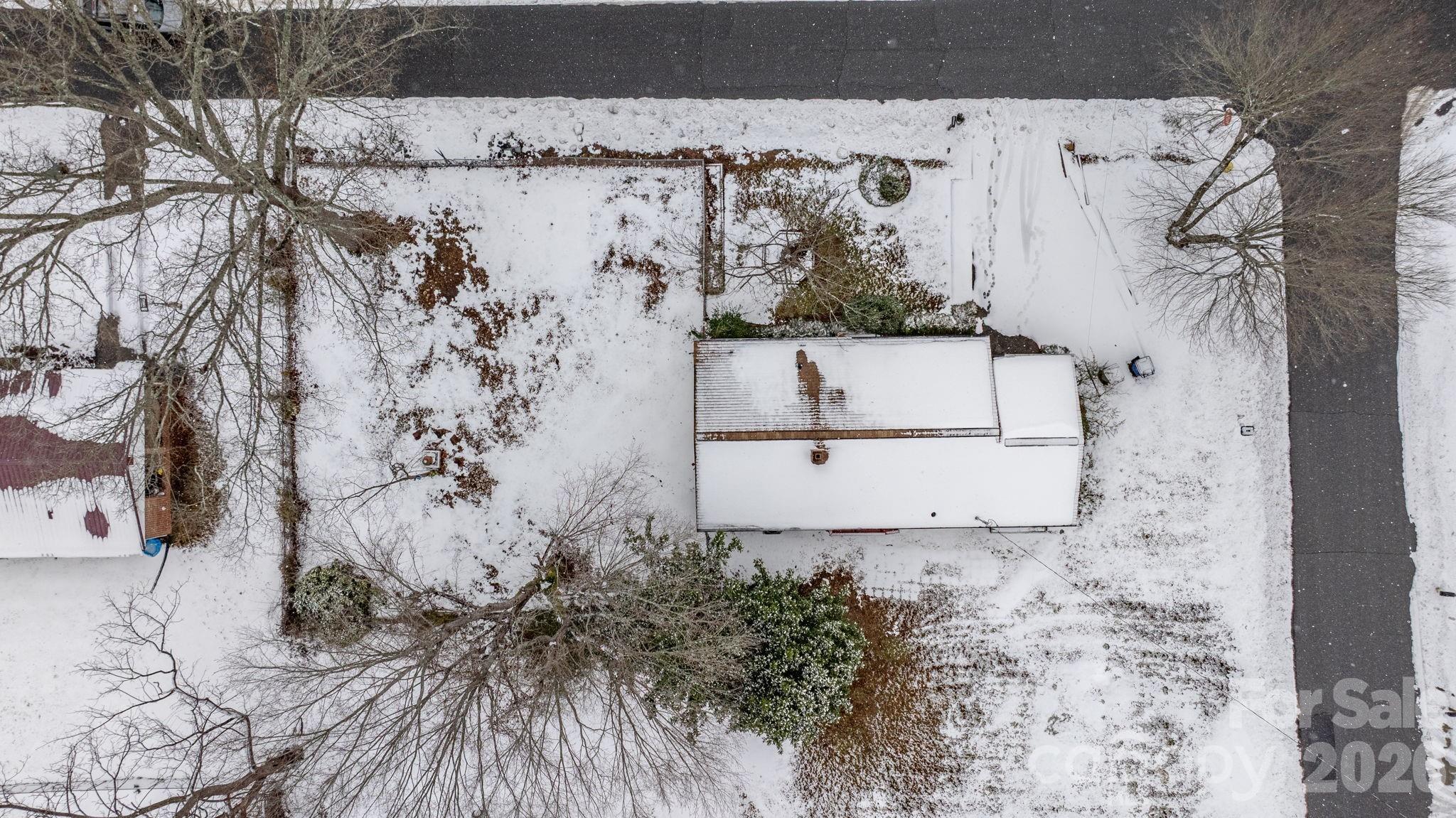 203 3rd Avenue Northeast Conover, NC 28613 - Photo 10 of 30 a view of a wall with a tree