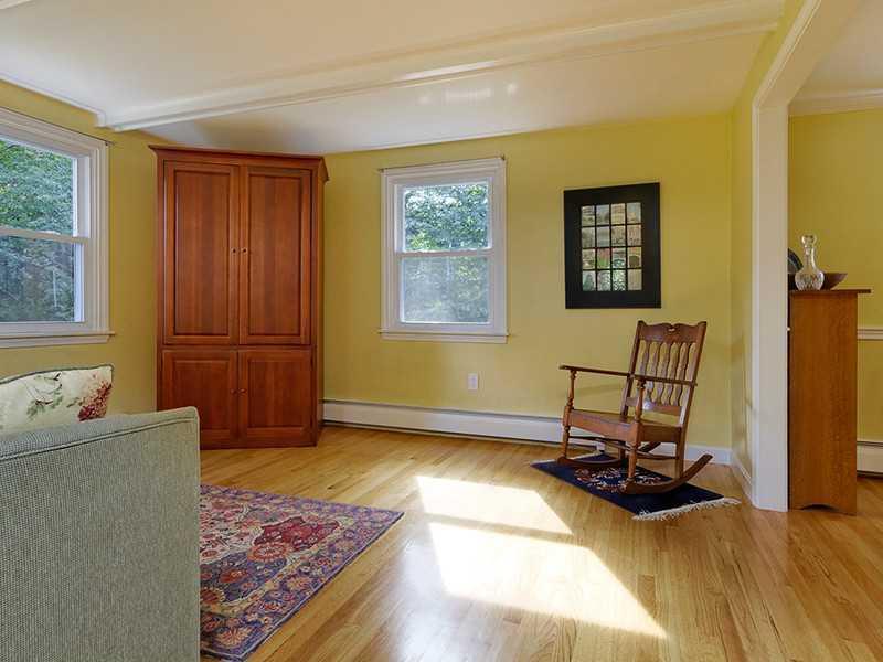 28 Tall Pine Road Cape Elizabeth, ME 04107 - Photo 10 of 34 Living Room.