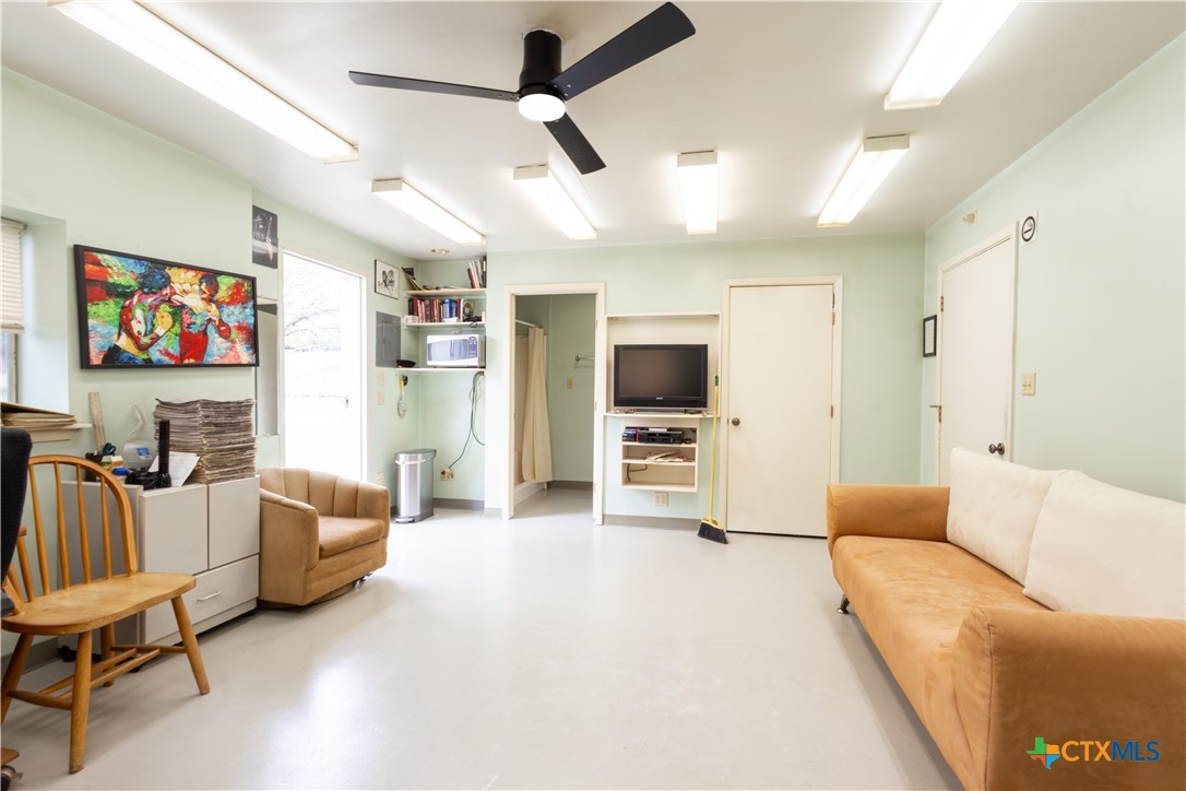 261 County Road 4963 Kempner, TX 76539 - Photo 37 of 44 a living room with furniture and a flat screen tv