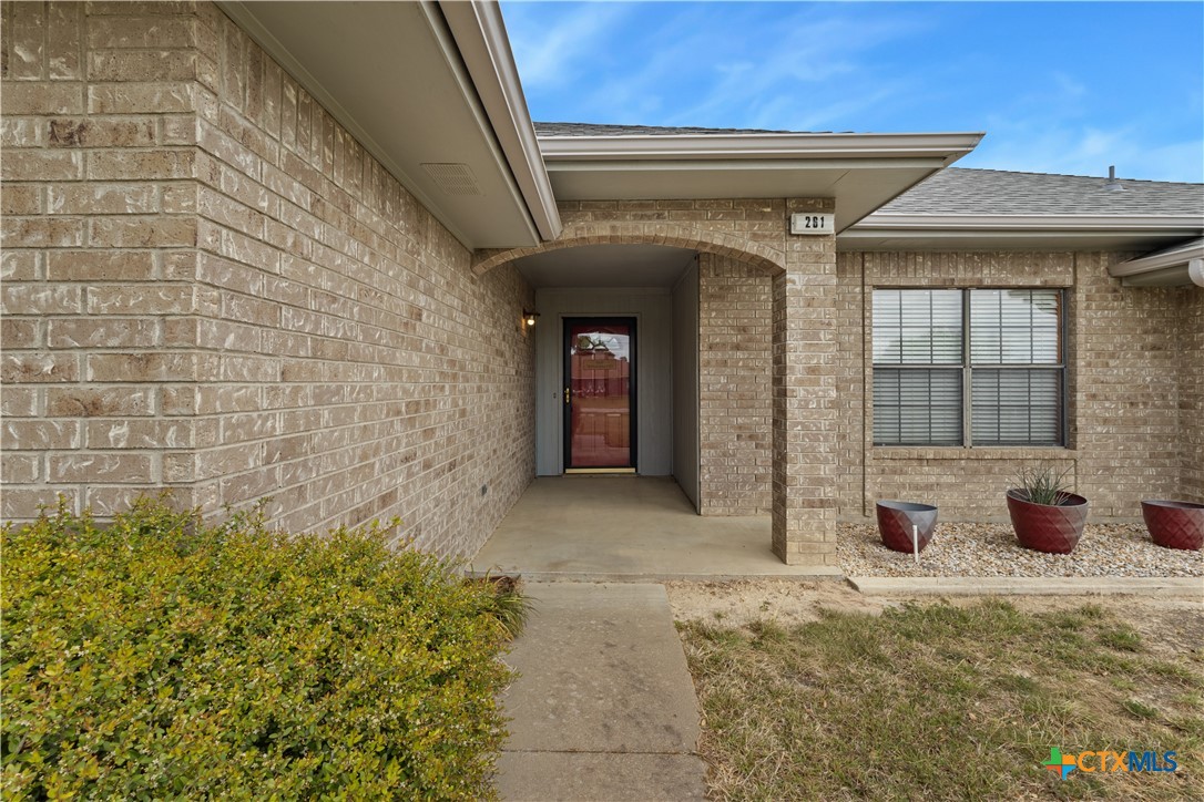 261 County Road 4963 Kempner, TX 76539 - Photo 4 of 44 a front view of a house with a outdoor seating