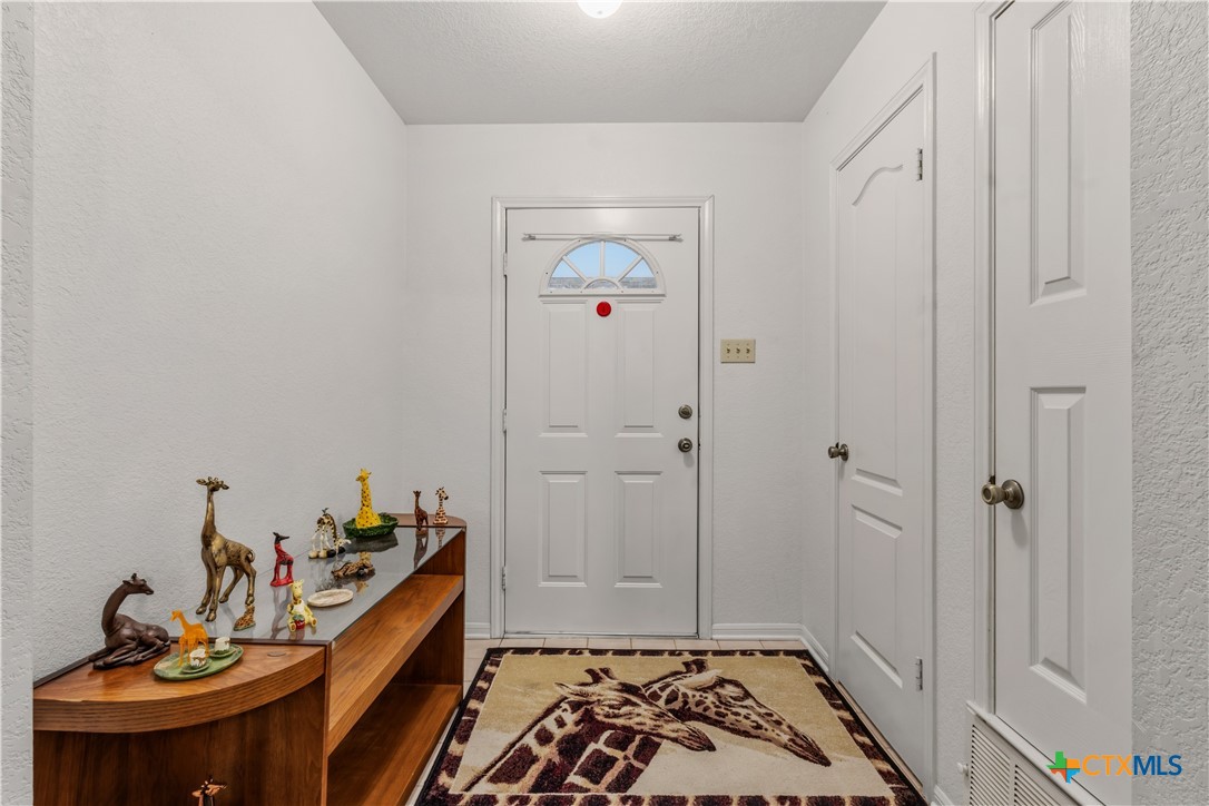 261 County Road 4963 Kempner, TX 76539 - Photo 8 of 44 a very nice looking room with a bed