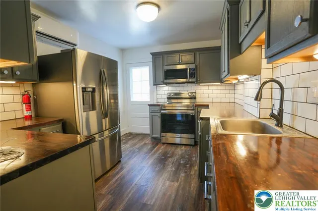 $1,600 | 256 Lehigh Avenue, Palmerton, PA 18071