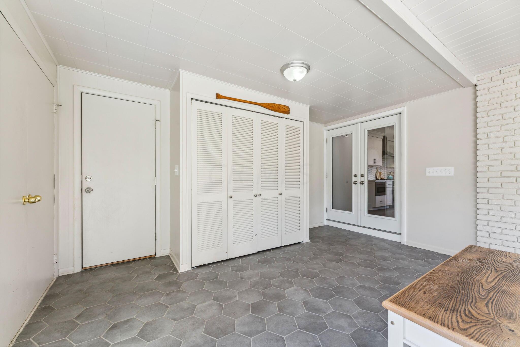 3996 Mountview Road Upper Arlington, OH 43220 - Photo 52 of 78 Mud Room / 3 Seasons Room