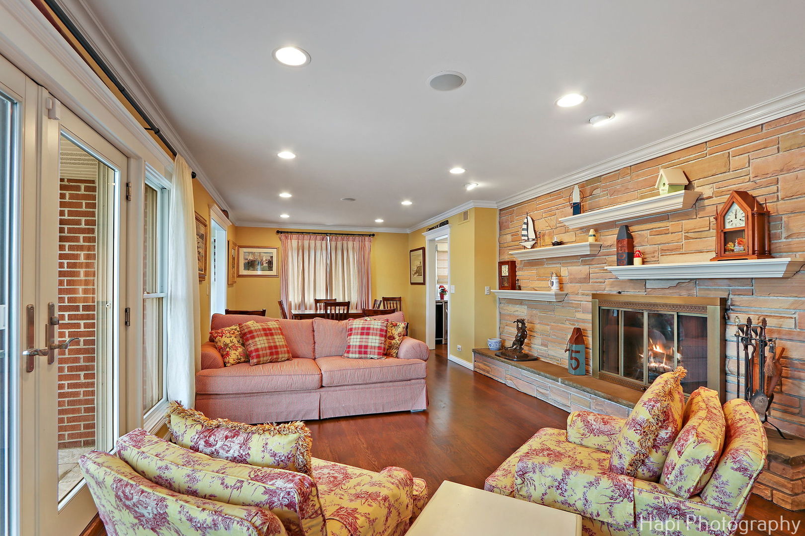 714 South Riverside Drive McHenry, IL 60050 - Photo 16 of 49 a living room with furniture and a large window