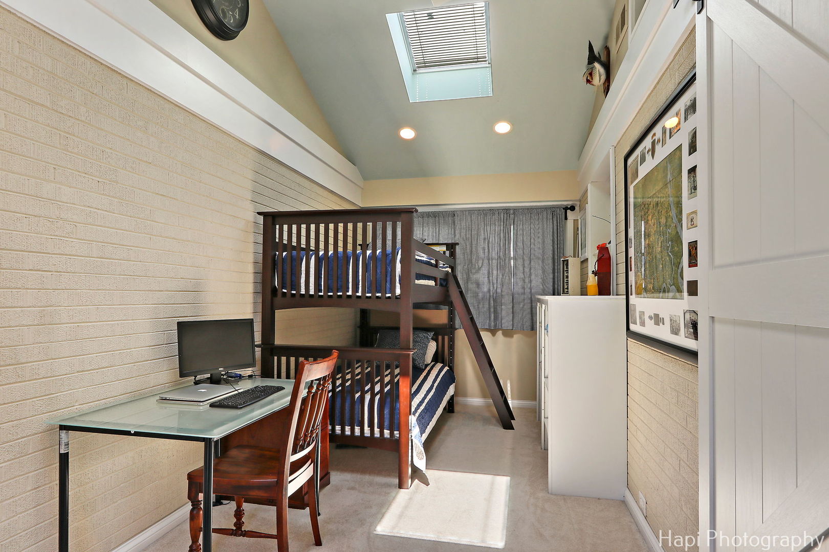 714 South Riverside Drive McHenry, IL 60050 - Photo 36 of 49 a workspace with furniture and window