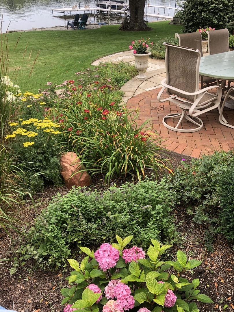714 South Riverside Drive McHenry, IL 60050 - Photo 41 of 49 a view of a table and chairs in the garden