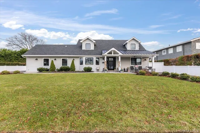 $1,400,000 | 320 Clearview Lane, Massapequa, NY 11758
