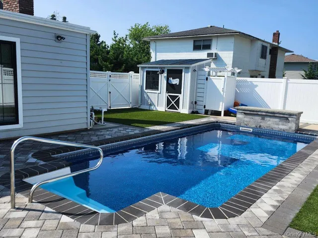 $1,400,000 | 320 Clearview Lane, Massapequa, NY 11758