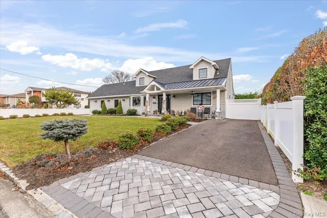 $1,400,000 | 320 Clearview Lane, Massapequa, NY 11758