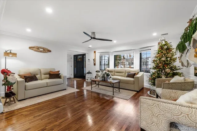 $1,400,000 | 320 Clearview Lane, Massapequa, NY 11758