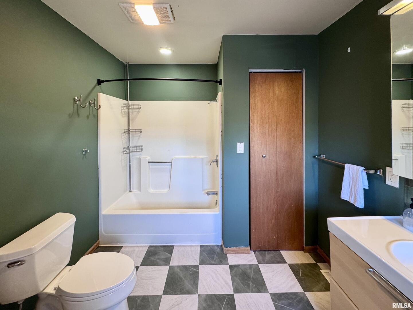 2711 North 2nd Street Clinton, IA 52732 - Photo 12 of 24 a bathroom with a toilet a sink and a shower