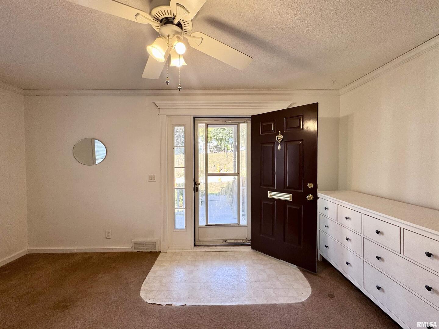 2711 North 2nd Street Clinton, IA 52732 - Photo 16 of 24 an empty room with windows and cabinet
