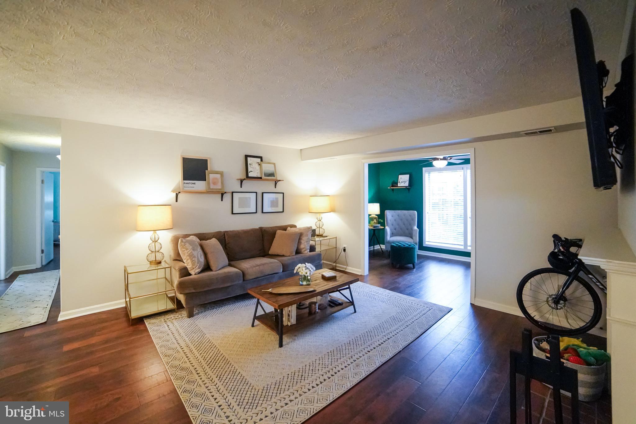 10095 Oakton Terrace Road Oakton, VA 22124 - Photo 5 of 32