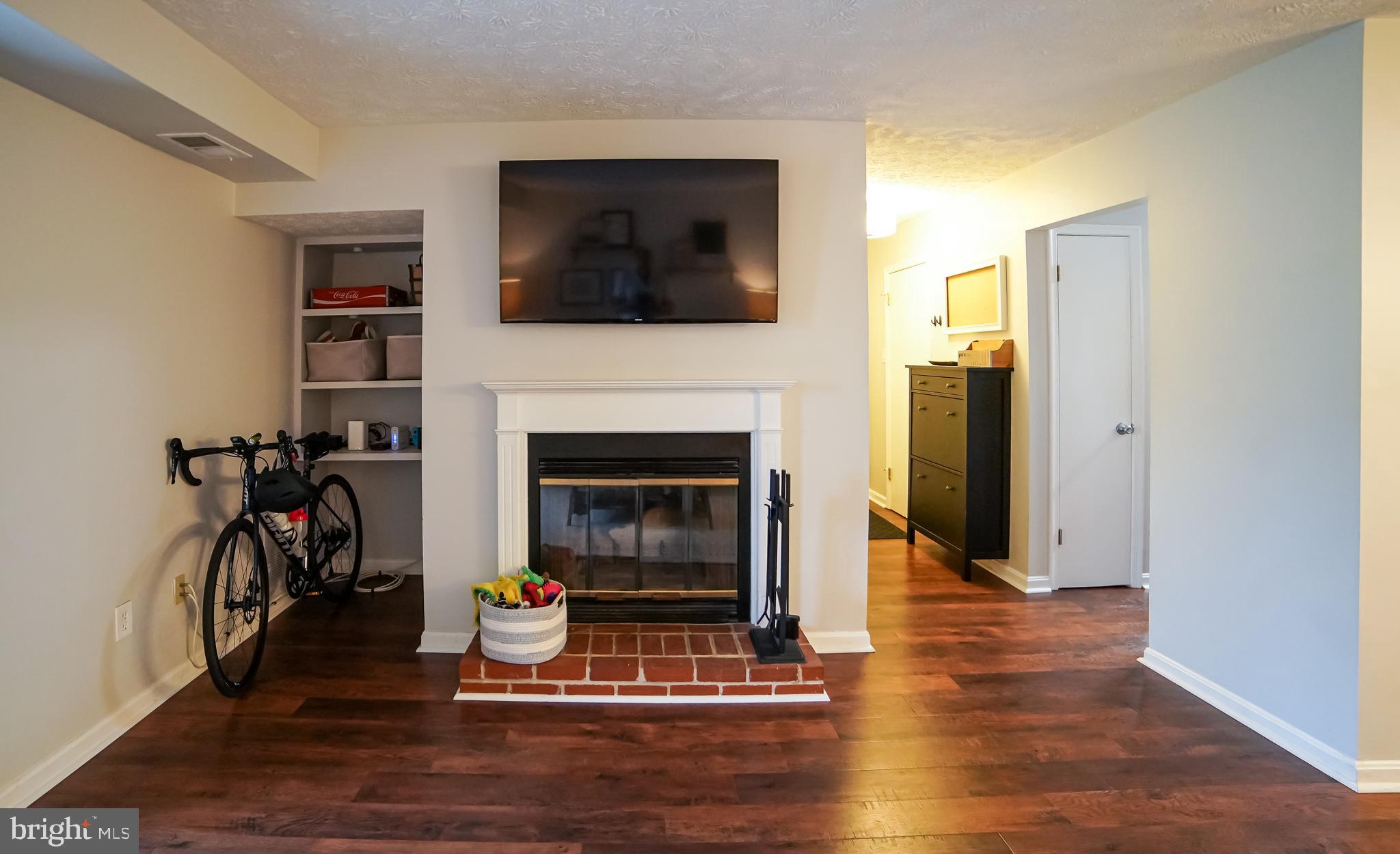10095 Oakton Terrace Road Oakton, VA 22124 - Photo 6 of 32