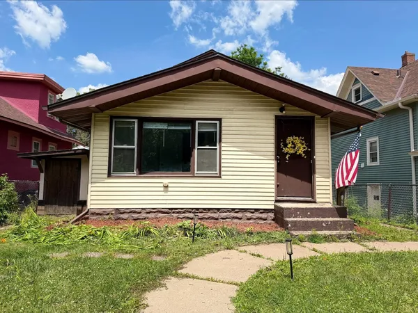 $209,900 | 1173 East McLean Avenue, St. Paul, MN 55106