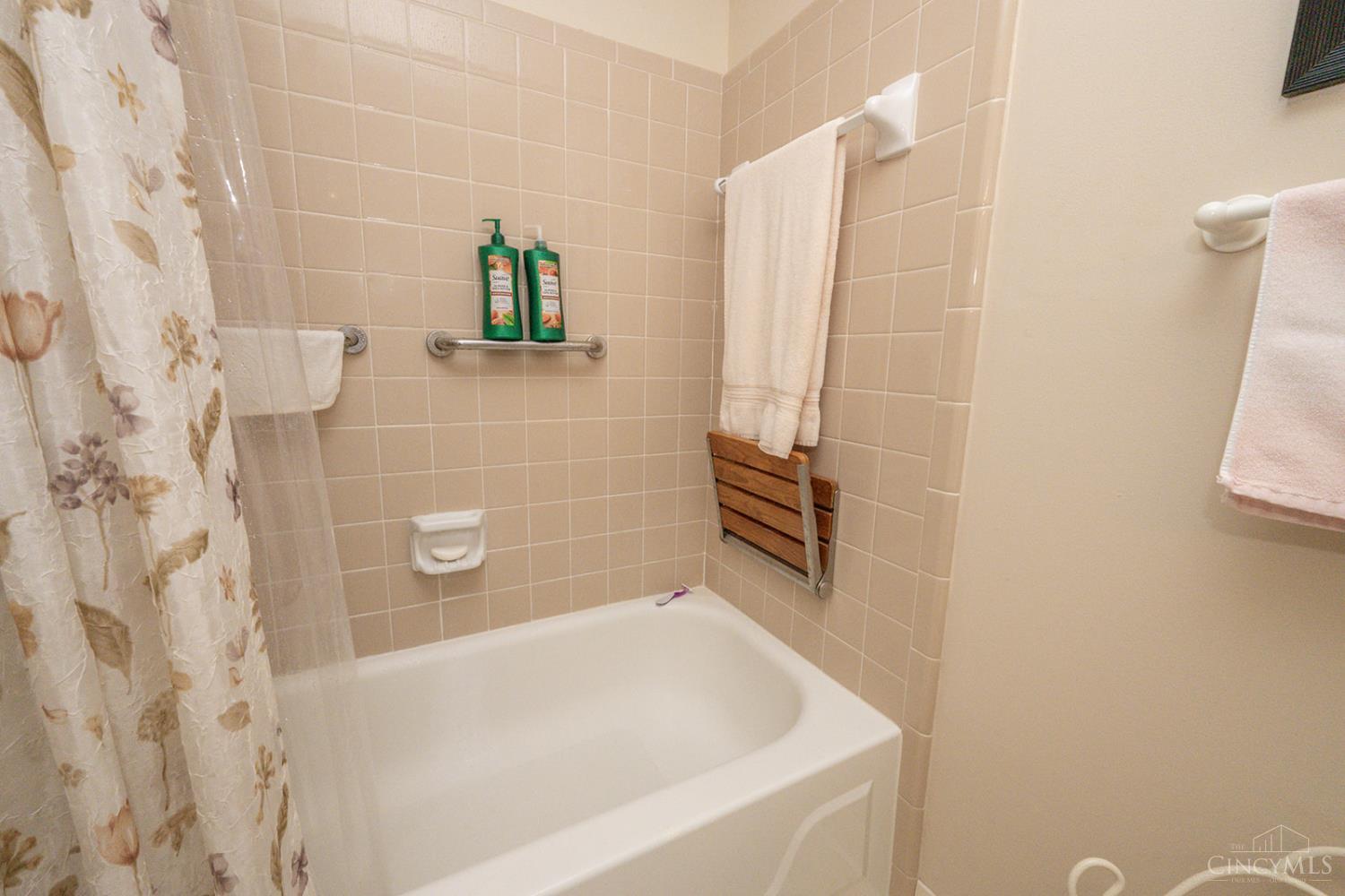 541 Davis Road, Unit 10 Cincinnati, OH 45255 - Photo 11 of 19