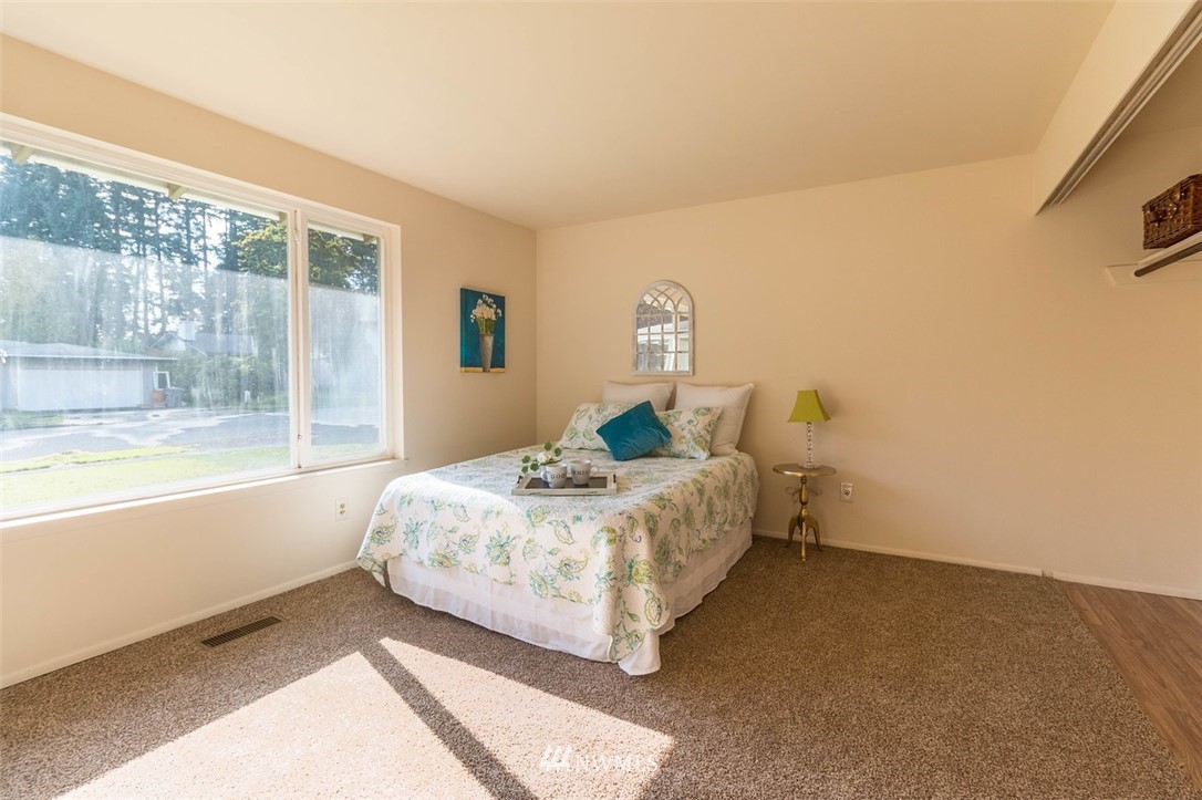 4132 Northeast 17th Street Renton, WA 98059 - Photo 11 of 19