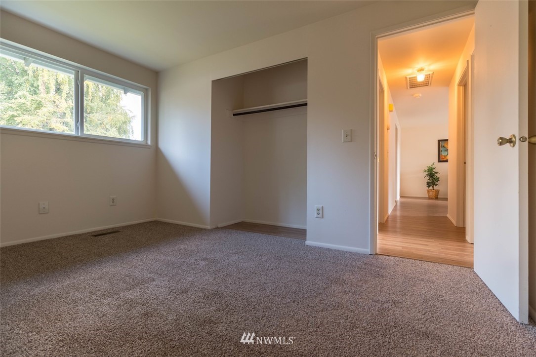 4132 Northeast 17th Street Renton, WA 98059 - Photo 14 of 19
