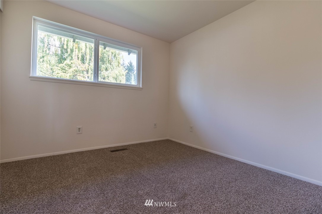 4132 Northeast 17th Street Renton, WA 98059 - Photo 15 of 19