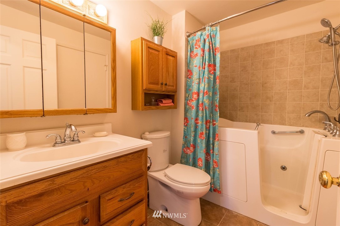4132 Northeast 17th Street Renton, WA 98059 - Photo 16 of 19