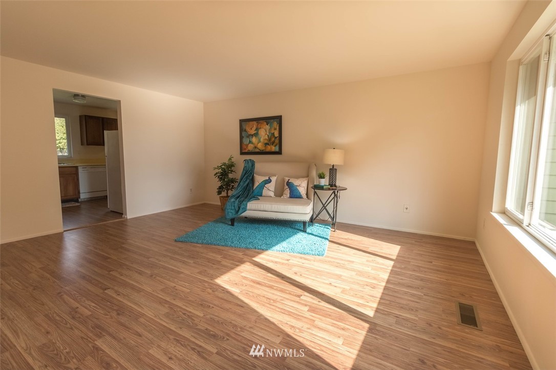 4132 Northeast 17th Street Renton, WA 98059 - Photo 4 of 19