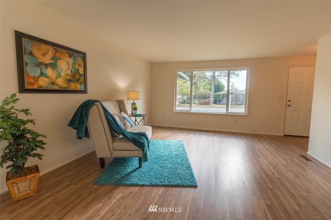 4132 Northeast 17th Street Renton, WA 98059 - Photo 5 of 19