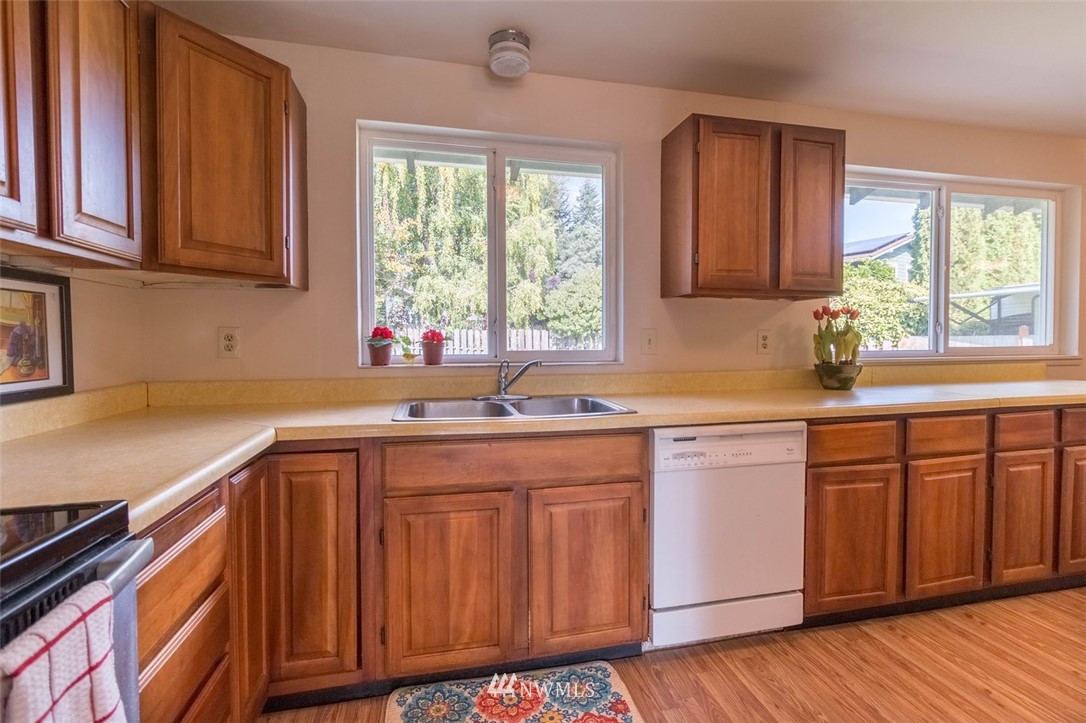 4132 Northeast 17th Street Renton, WA 98059 - Photo 6 of 19