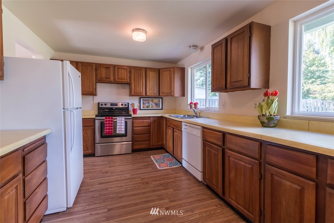 4132 Northeast 17th Street Renton, WA 98059 - Photo 8 of 19