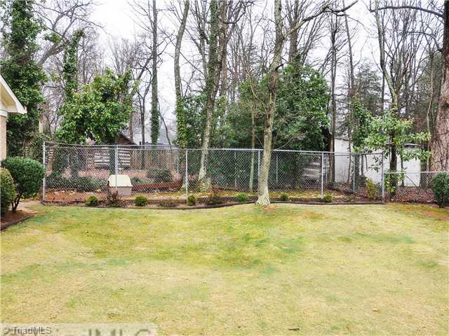 3220 Nottingham Road Winston-Salem, NC 27104 - Photo 15 of 16 Yard/Garden.